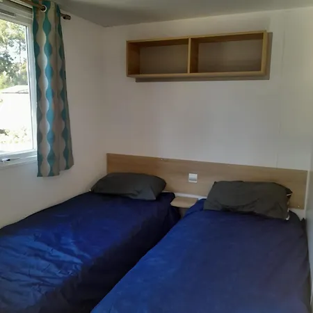 Escale Entre Terre Et *