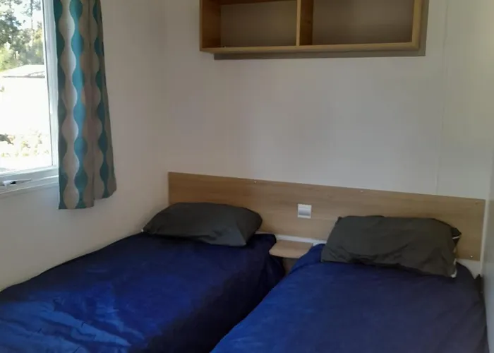 Escale Entre Terre Et *